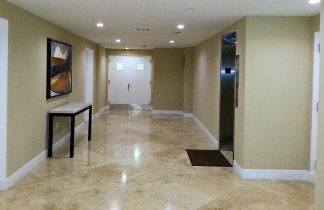 Building Photo - 50 SW 3rd Ave