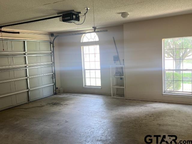 Building Photo - 1208 River Bend Dr