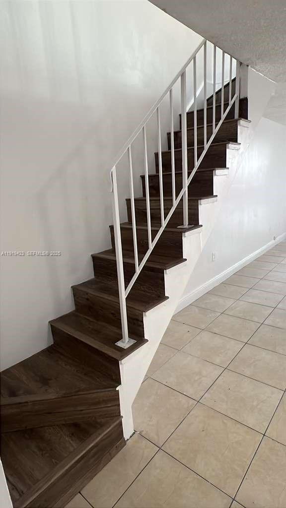 Building Photo - 3895 W 11th Ave