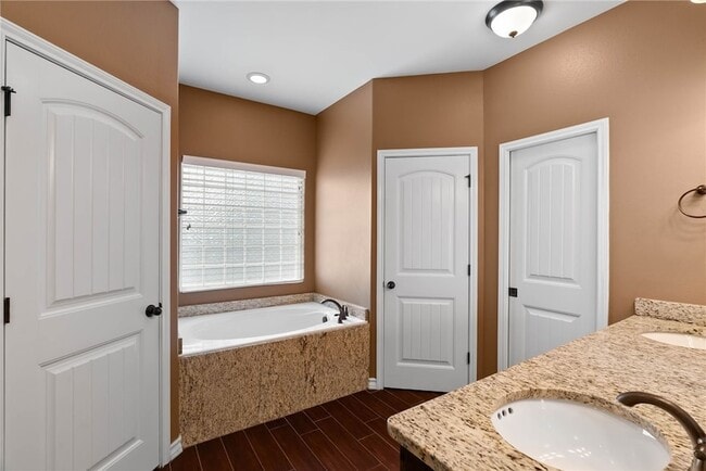 Building Photo - 2729 Gold Rush Ln