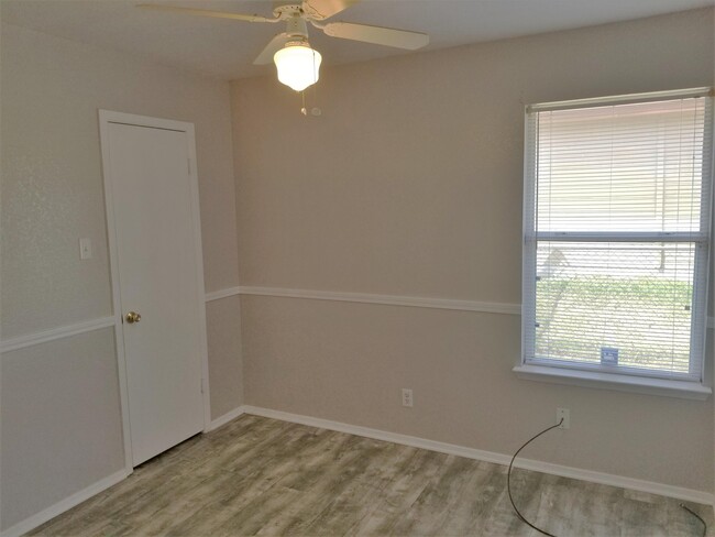 Building Photo - 2506 Caprice Dr