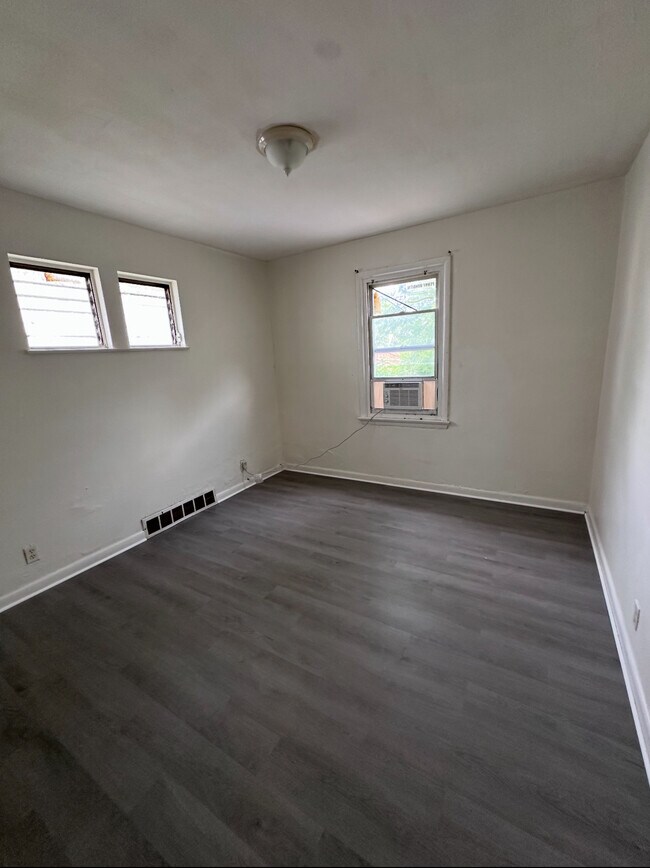 Building Photo - 4914 Alcott Ave