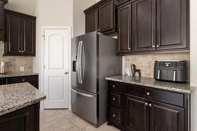 Building Photo - 3034 Hickory Springs Ln
