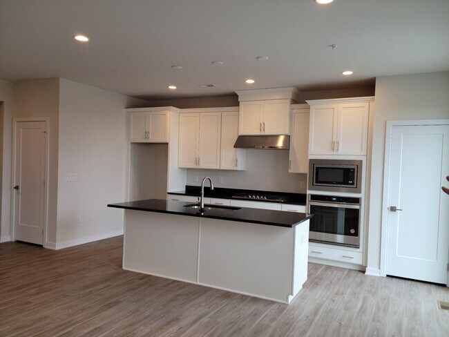 Building Photo - 821 Bayberry Ct
