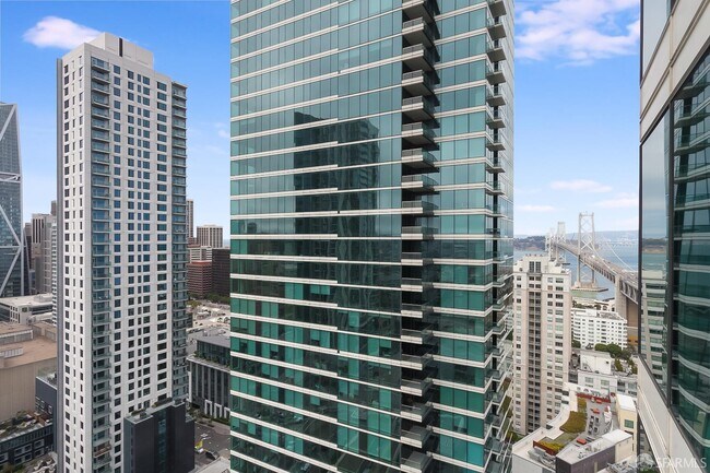 Building Photo - 425 1st St