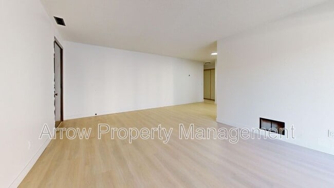 Building Photo - 207 E Arbor Ave