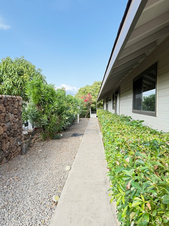 Building Photo - 68-3553-3553 Malina St