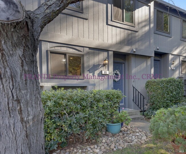 Primary Photo - 85 Gazania Ct