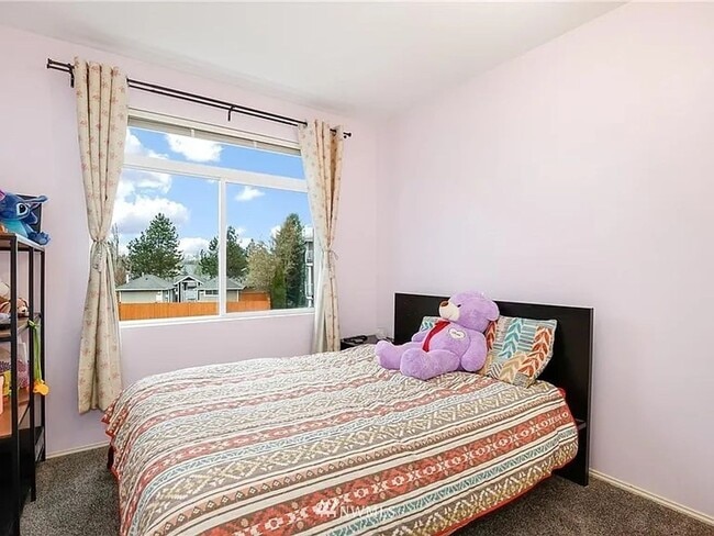 Building Photo - Sammamish 2 Bed 2 Bath