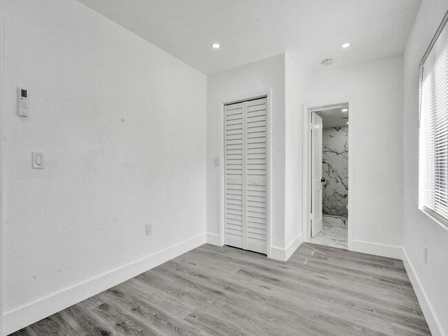 Building Photo - 940 SW 28th St