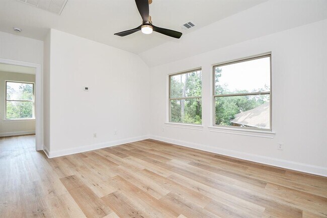 Building Photo - 18 Hadlock Pl