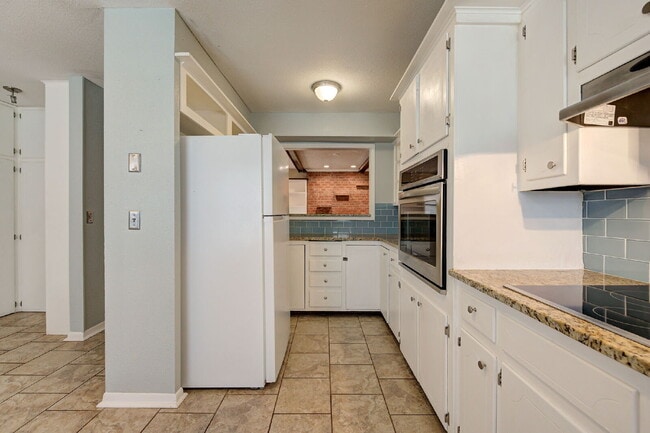 Building Photo - Rollingwood Beauty!
