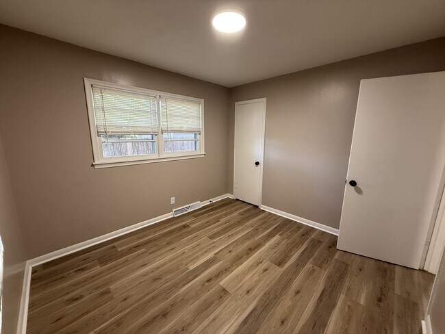 Building Photo - 8514 W 9th St N