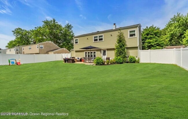 Building Photo - 35 Arno St