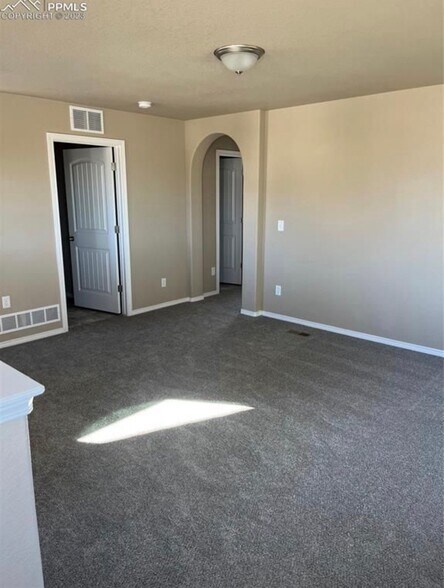 Building Photo - 3623 Vineyard Cir
