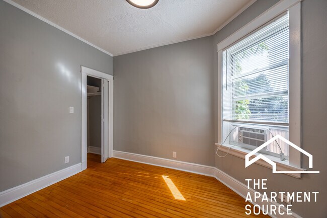 Building Photo - 3219 N Leavitt St