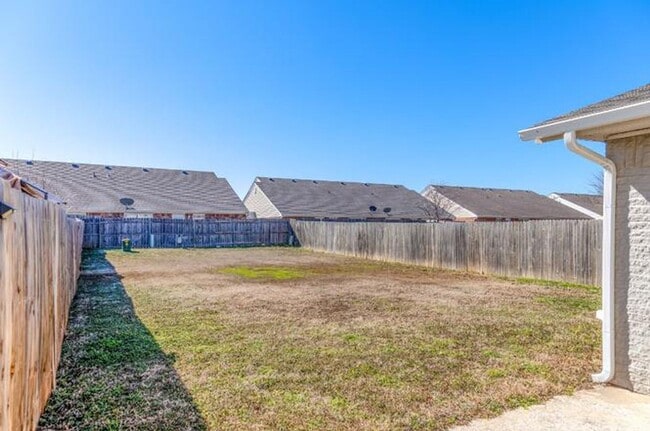 Building Photo - Charming Duplex in Norman!