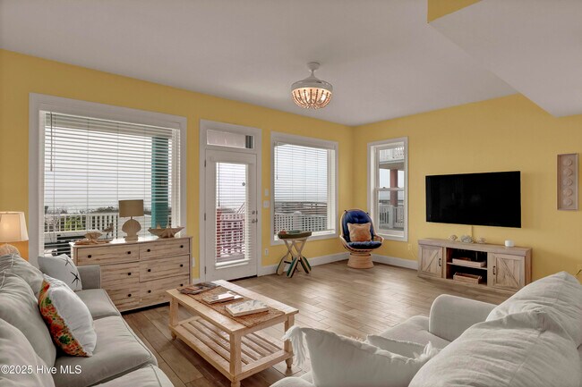 Building Photo - 3974 Island Dr