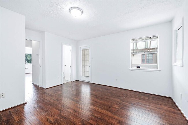 Building Photo - 9303 Kingsflower Cir