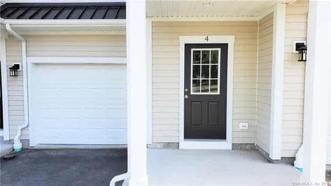 Building Photo - 38 Triangle St