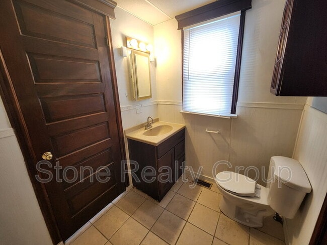 Building Photo - 731 Walnut St