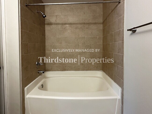 Building Photo - 7800 Point Meadows Dr