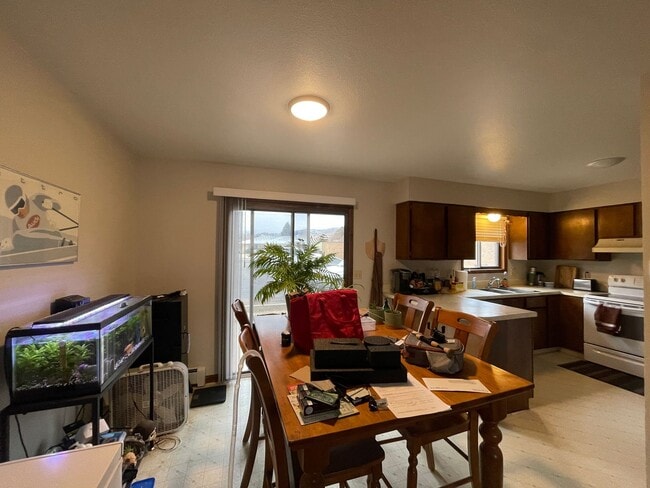 Building Photo - 1624 Azalea Dr