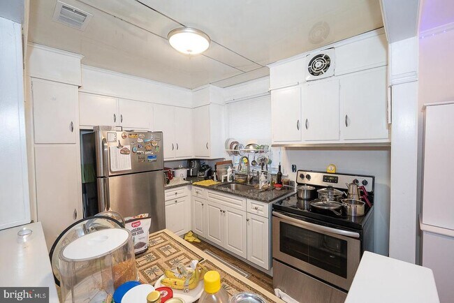 Building Photo - 2440 N 50th St