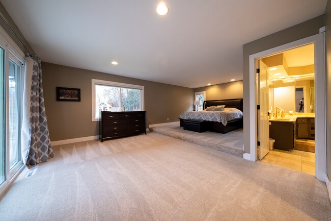 Building Photo - 9513 Briar Cir