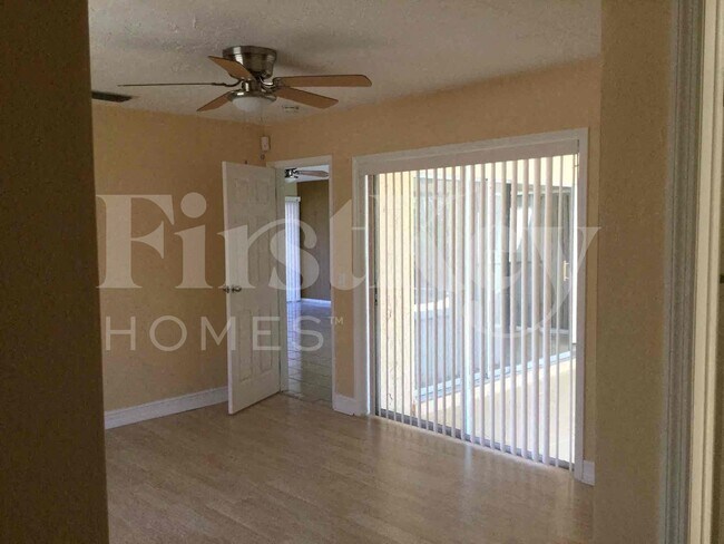 Building Photo - 8801 N Bermuda Dr