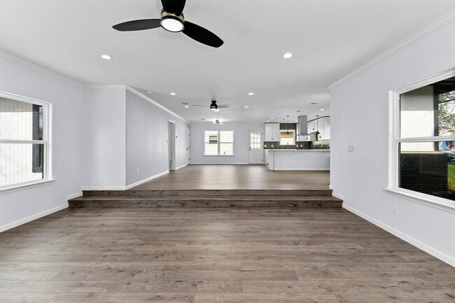 Building Photo - 1307 Yorkshire Dr
