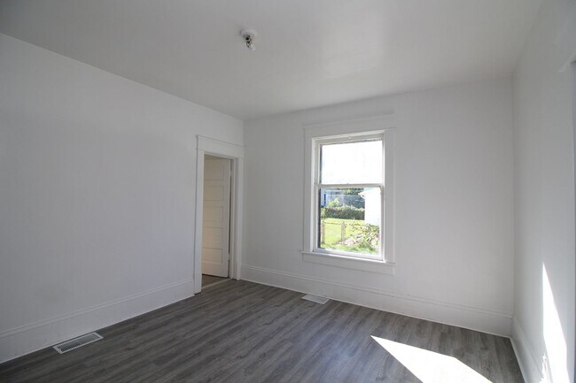 Building Photo - 90-990 Baker St