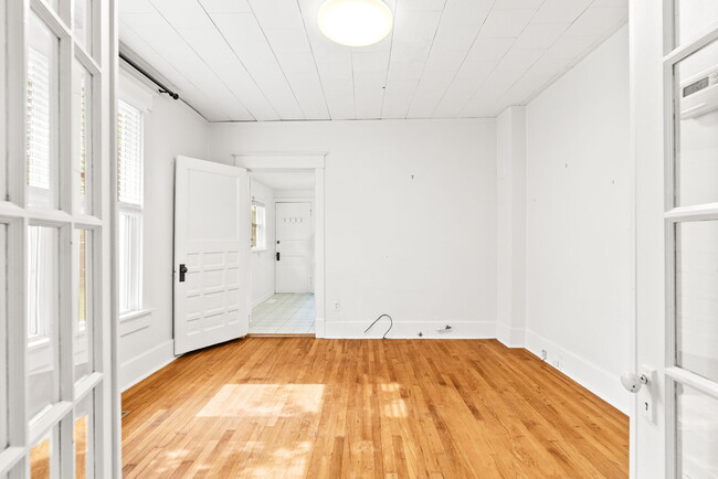 Building Photo - 4905 Lee Ave