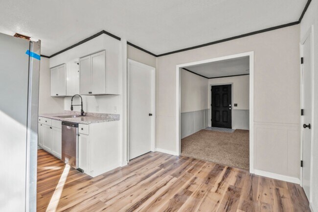 Building Photo - 246 SE 101st Rd