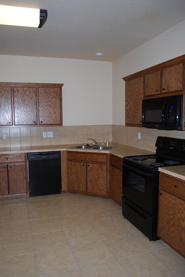 Building Photo - 1700Tru