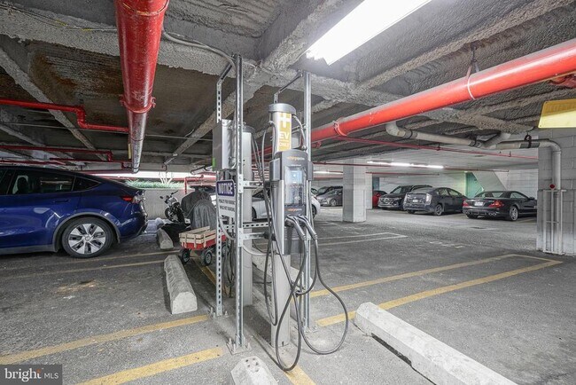 Building Photo - 3 N Christopher Columbus Blvd