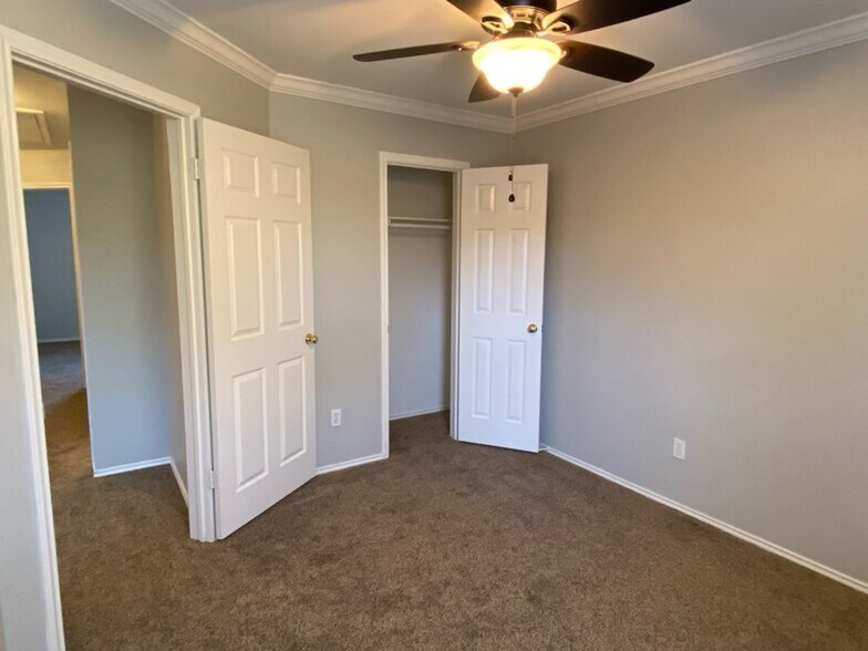 Building Photo - 2326 Clover Ridge Dr