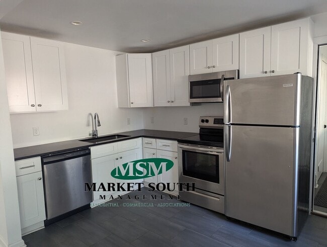Building Photo - 2 W 53rd St