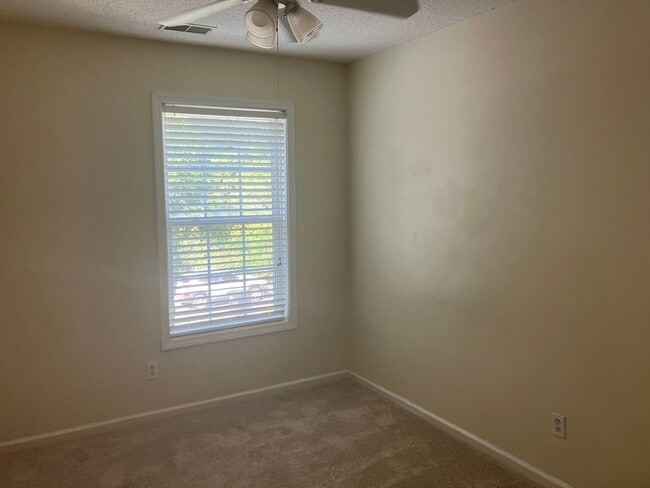 Building Photo - 3BR / 2.5BA @ Westbury Park
