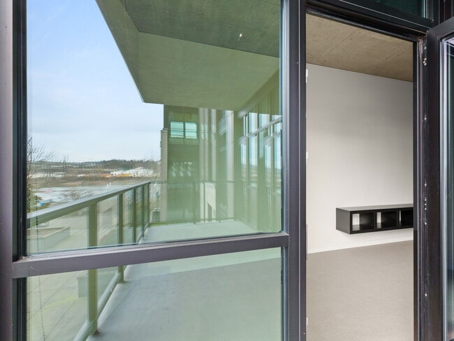 Building Photo - 1830 NW Riverscape St