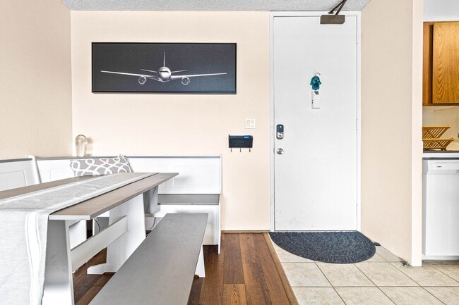 Building Photo - Cute and Newly Upgraded 1/1/1 near Ala Moana