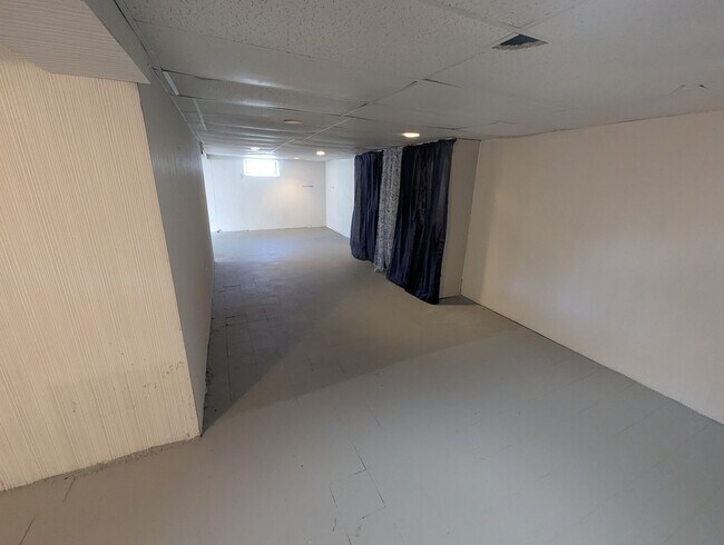 Building Photo - Lawnview Vista