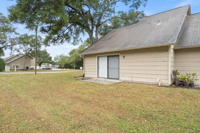 Building Photo - 2558 W Bird St