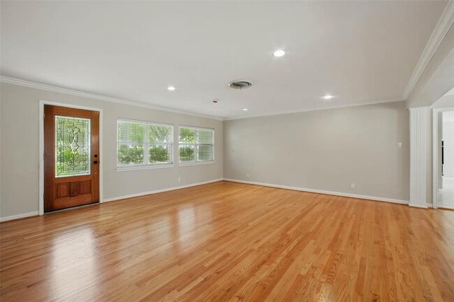 Building Photo - 10700 Beinhorn Rd