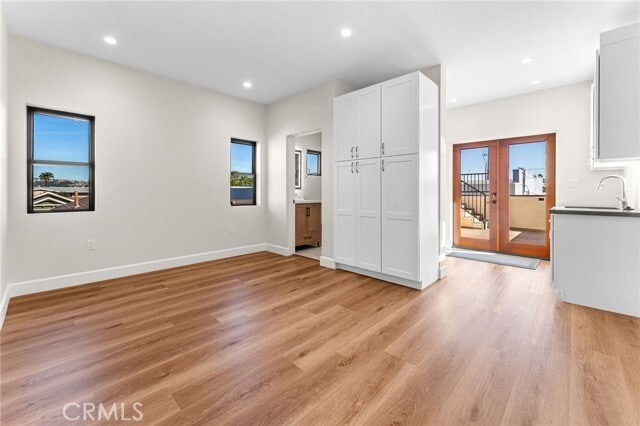 Building Photo - 2430 E 7th St