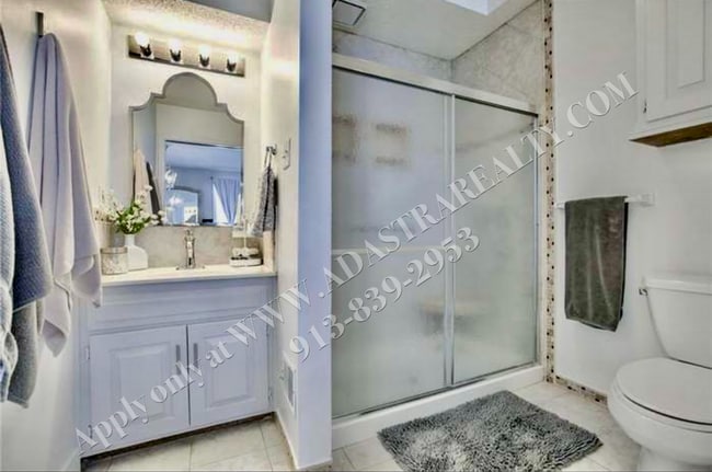 Building Photo - Beautiful UPDATED Ranch in Mission-Availab...