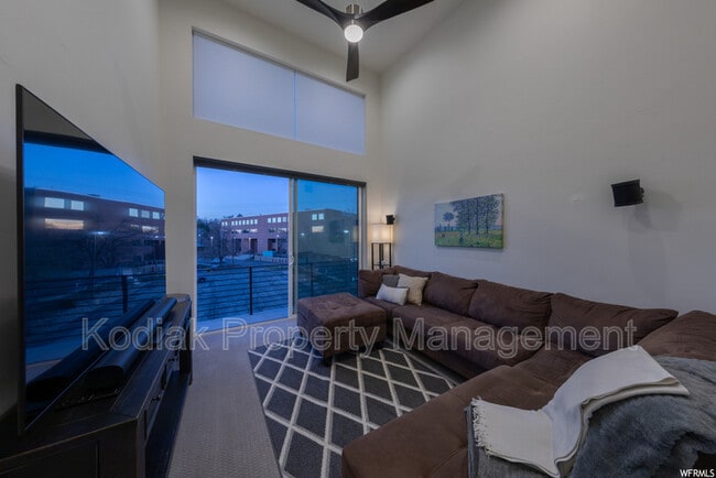 Building Photo - 1541 E Talo Ct