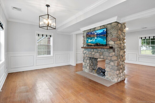 Building Photo - 46 Middlebury St