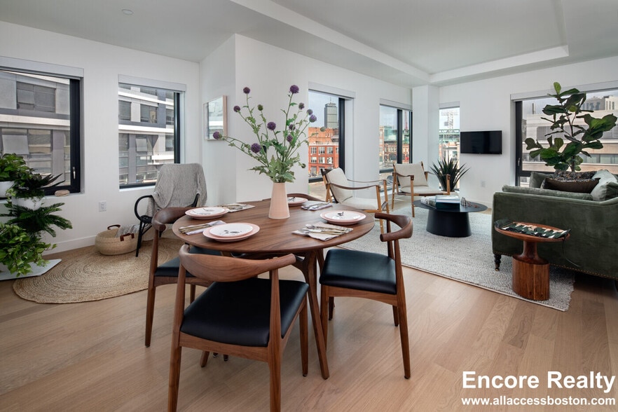 Building Photo - 771 Beacon St