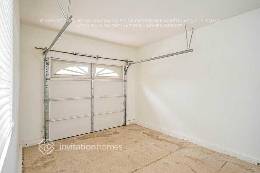 Building Photo - 45916 Via La Colorada
